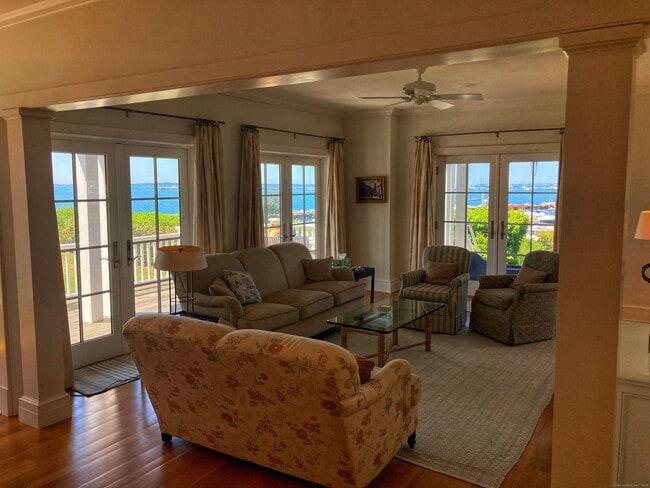 Building Photo - 4 Stonington Cmns