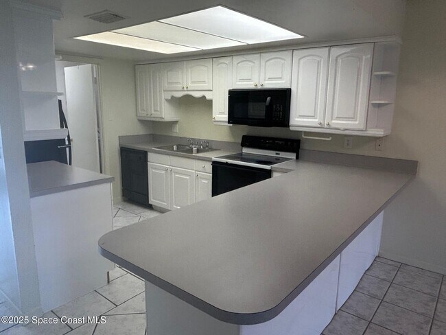 Building Photo - 2135 N Courtenay Pkwy
