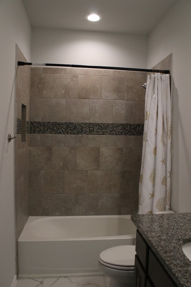 Building Photo - 6814 Colony Rd