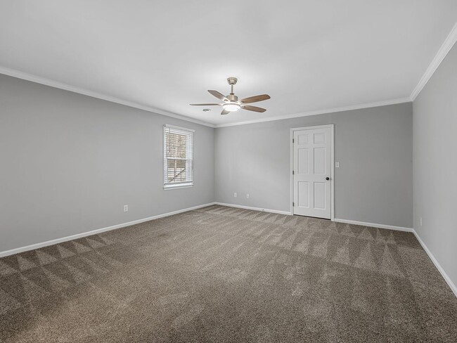 Building Photo - Luxury Living Awaits in this 6 Bedroom, 5 Bathroom Home – Elegant Comfort in a Prime Location