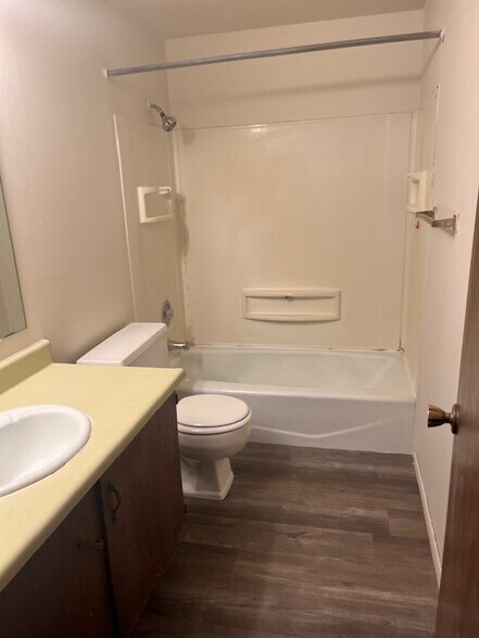 Building Photo - 2527 Valley Forge Dr