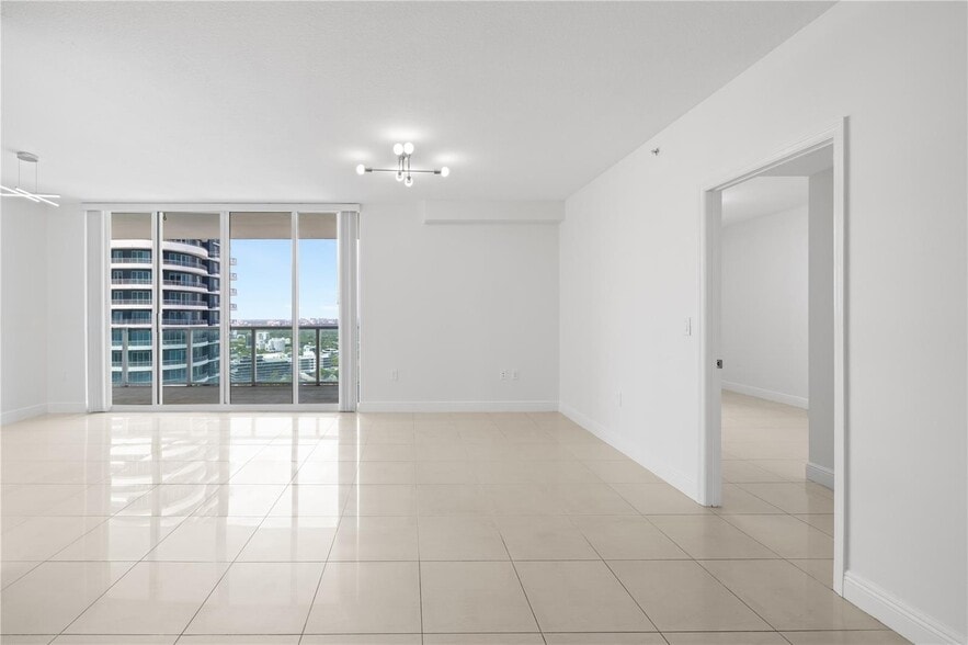 Building Photo - 1250 S Miami Ave