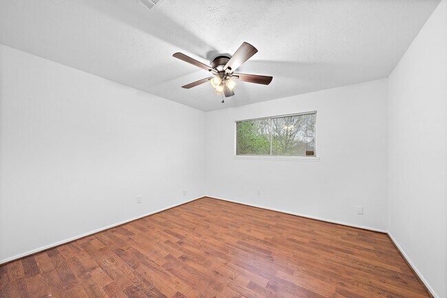 Building Photo - 7810 Antoine Dr