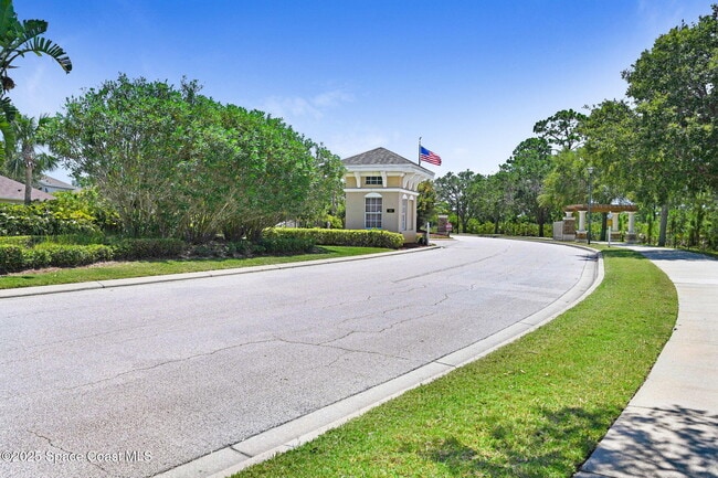 Building Photo - 1749 Tullagee Ave