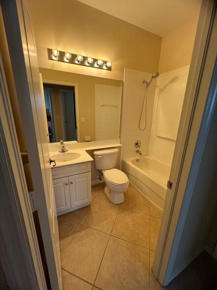 Building Photo - 13988 Village Creek Dr