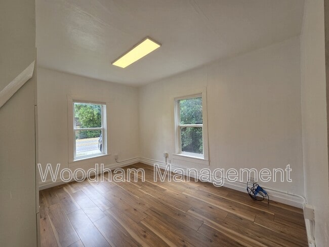 Building Photo - 521 N Rouse Ave