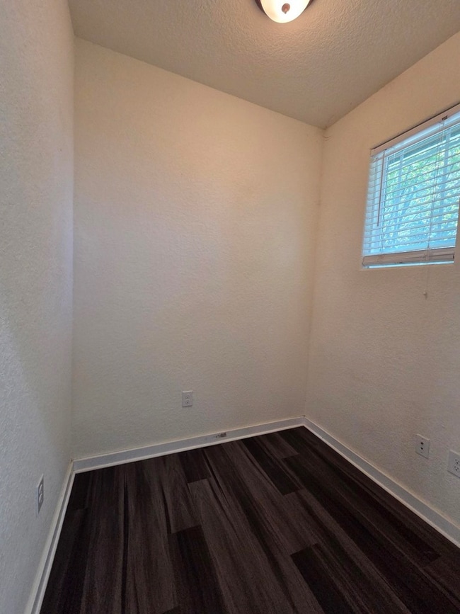 Building Photo - 121 Ivy Ln