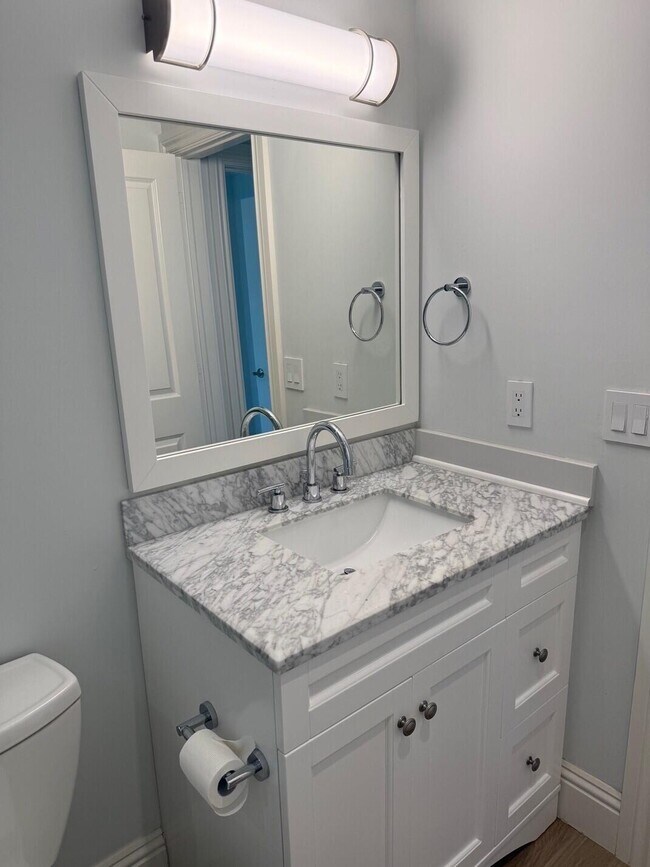 Building Photo - 1611 Treemont Ave