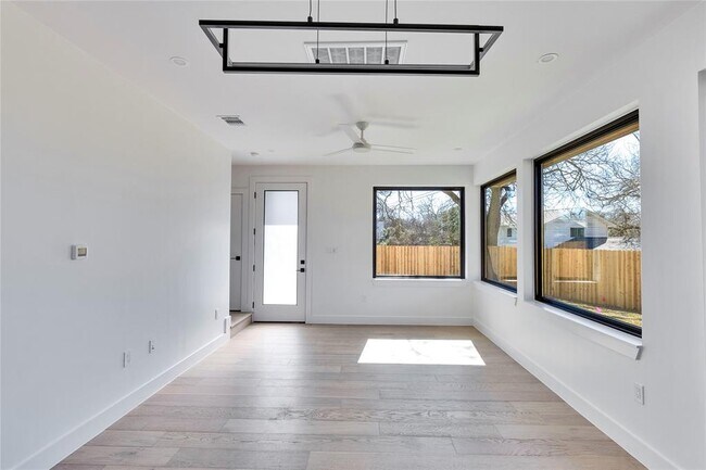 Building Photo - 1804 Sylvan Dr