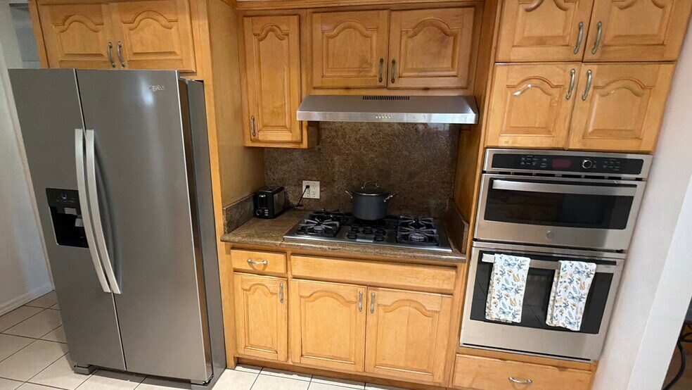 KITCHEN - 3926 W 59th St