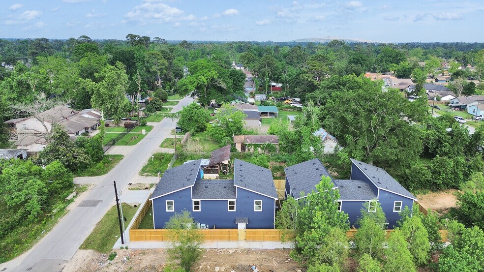 Building Photo - 8104 Crestview Dr
