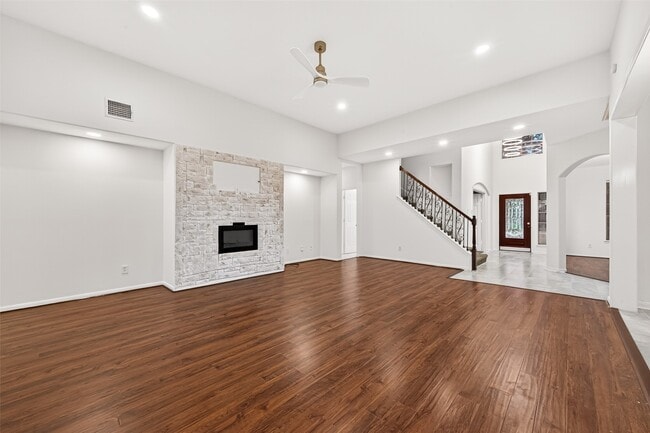 Building Photo - 22303 Naple Hollow Ln