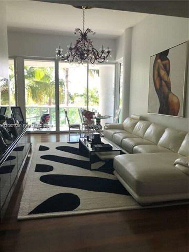 Building Photo - 16500 Collins Ave