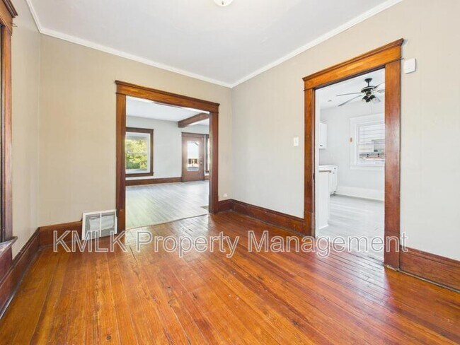 Building Photo - 701 Kling St