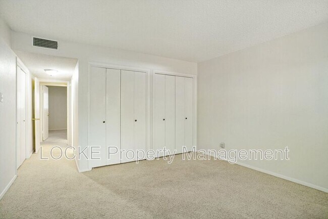 Building Photo - 4920 Byers Ave