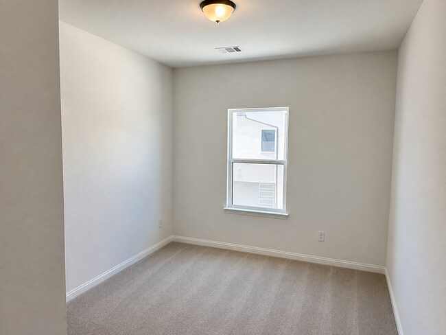Building Photo - 1218 Daybreak Dr