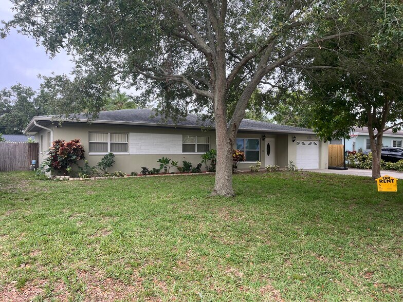 Primary Photo - 1315 Whitacre Dr