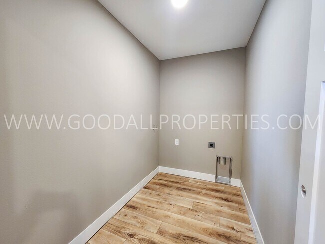 Building Photo - 6-Bedroom, 4-Bath Home in Waukee with Finished Basement & 3-Car Garage