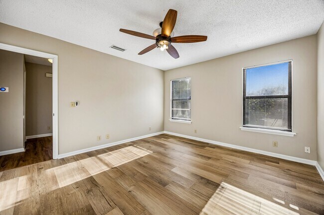 Building Photo - 132 Woodvalley Ct