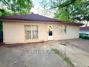 Building Photo - 530 SE Fairfax St