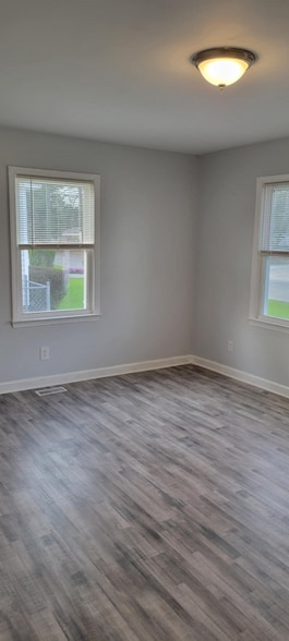 Building Photo - 321 Nelson St