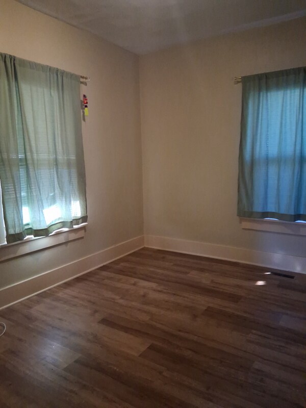 Building Photo - 148 S Edwards Ave