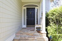 Building Photo - End Unit Townhome in the Heart of Chapel Hill