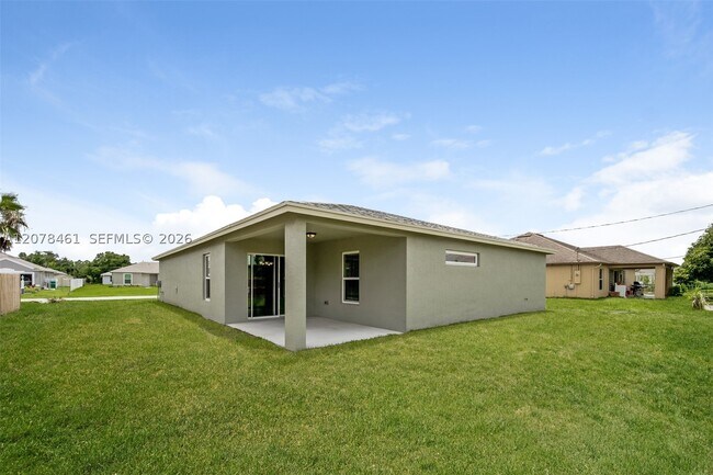 Building Photo - 643 SW Sail Terrace