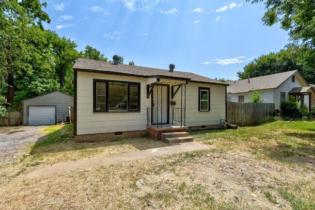 Building Photo - Remodeled 2/1