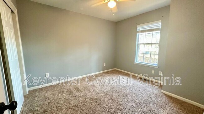 Building Photo - 19 Madrone Pl