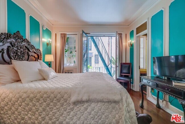 Building Photo - 642 S Bronson Ave