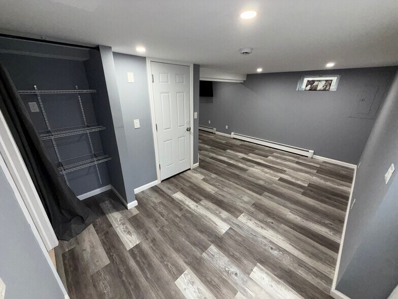 Building Photo - 8 Woody Pl