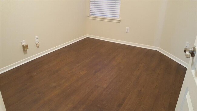 Building Photo - 6000 Shepherd Mountain Cove
