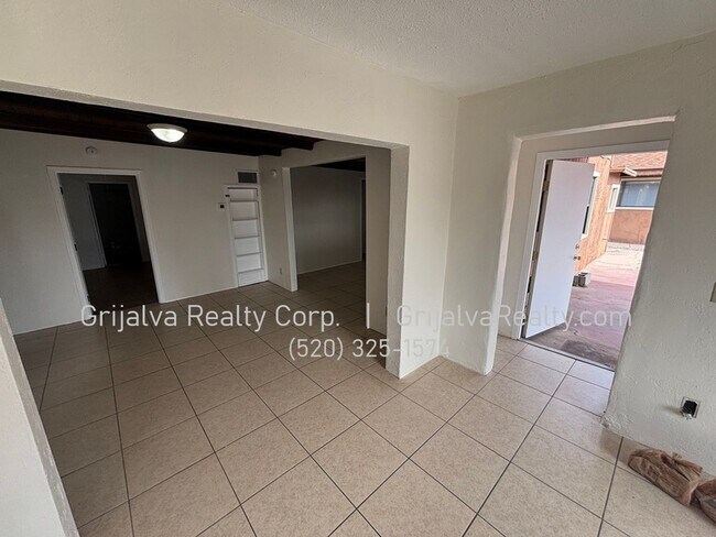 Building Photo - 2020 N Madelyn Ave