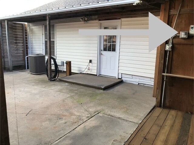 Back Patio Ktch entrance arrow to carport - 1430 Hubert St