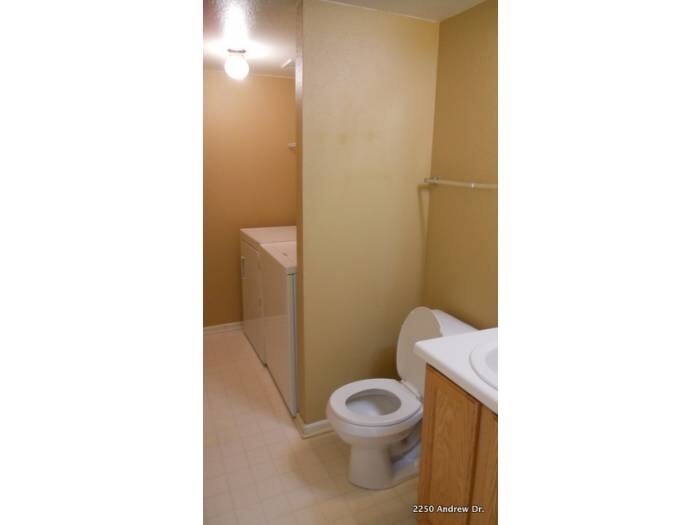 Power bath and Laundry - 2250 Andrew Drive
