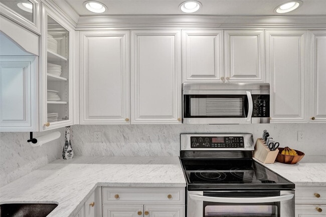 Building Photo - 2501 S Ocean Blvd