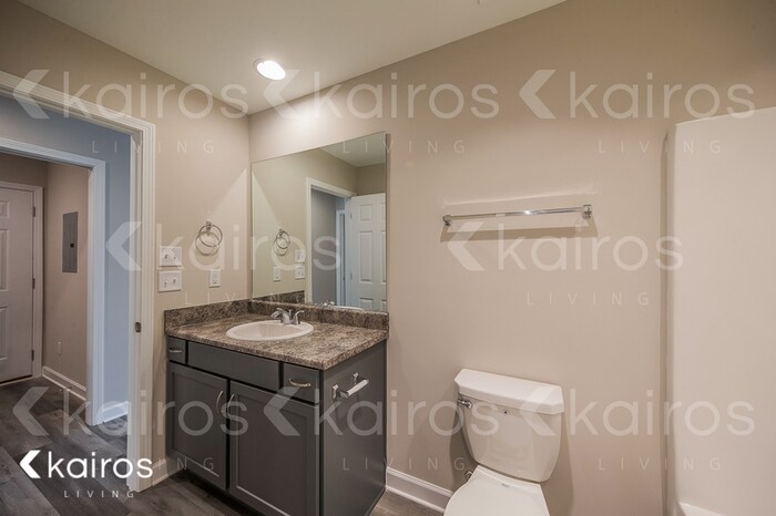 Building Photo - 1366 Maxwell Cir