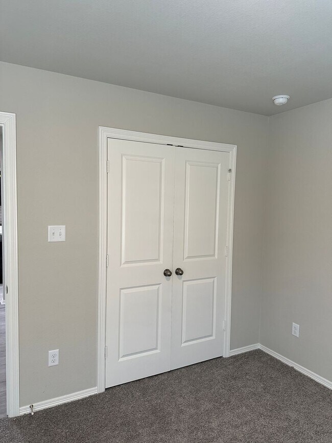 Building Photo - Navasota -Built last year -3 bedrooms / 2 bath / 2 car garage with fenced in yard.