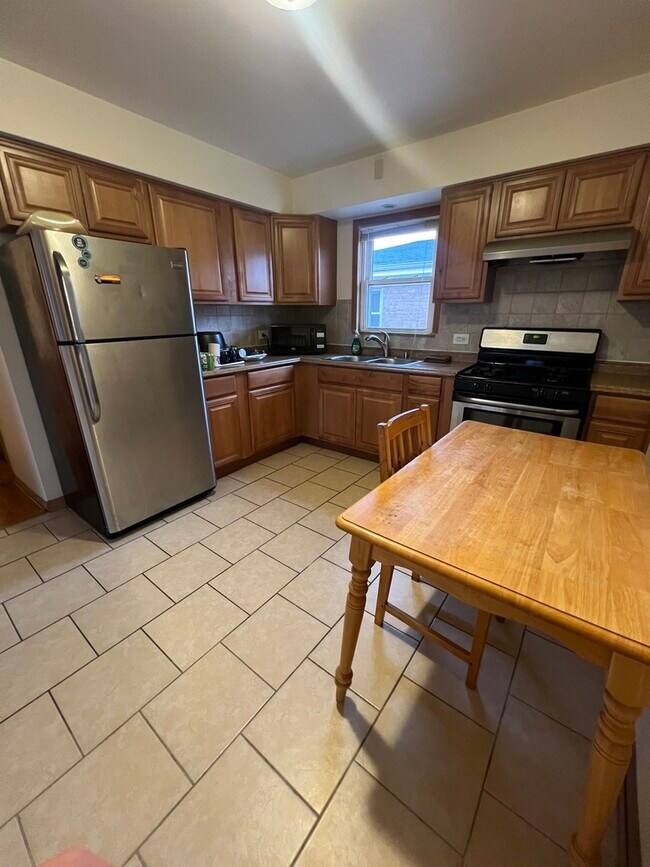 Building Photo - 3954 N Pioneer Ave