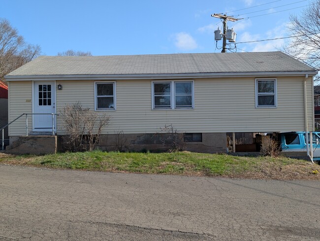 Primary Photo - 207 Main St