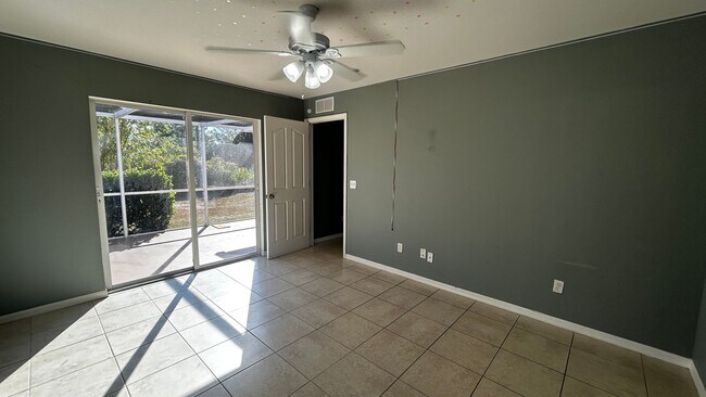 Building Photo - Charming and Spacious Single-Family Home