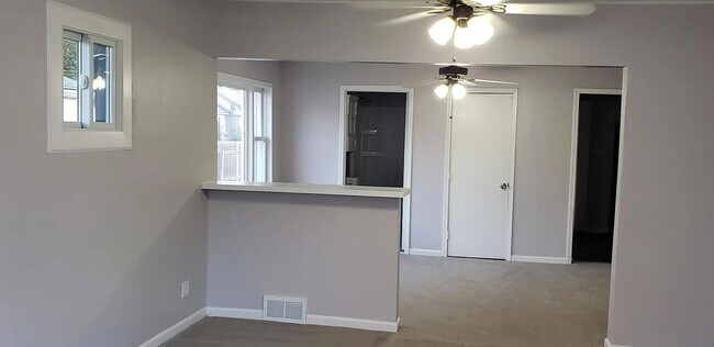 Building Photo - Beautiful 3-Bedroom Home in the Heart of Clawson
