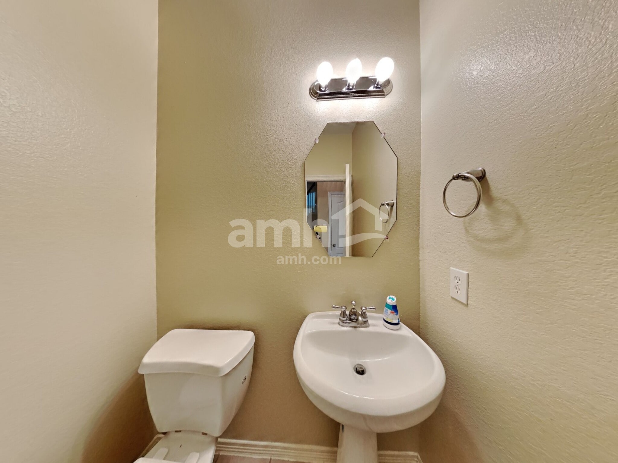 Building Photo - 1101 Shadow Glenn Dr