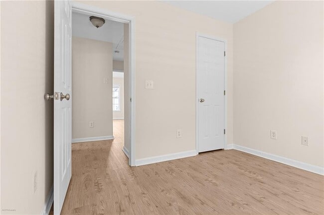 Building Photo - 1010 Bendleton Trce