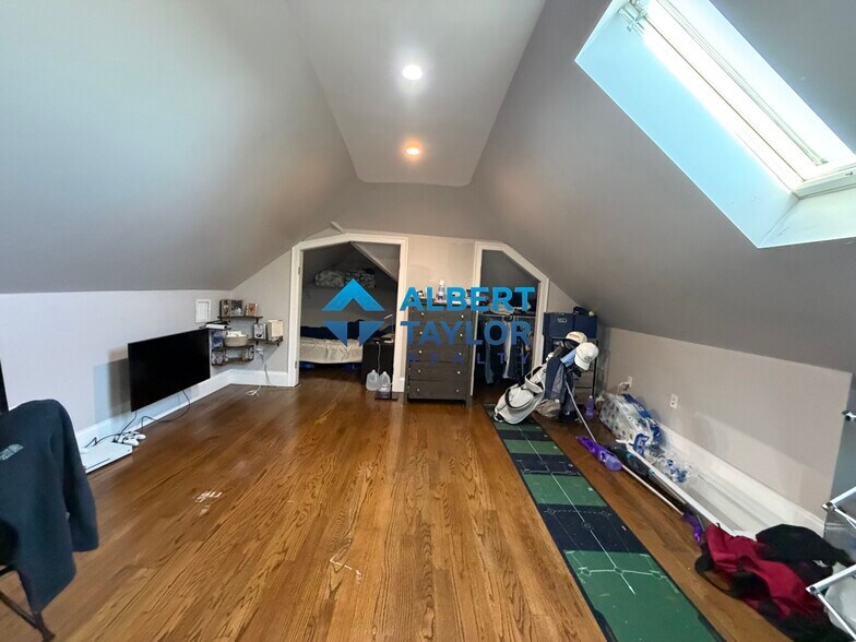 Building Photo - 71 Hillside St