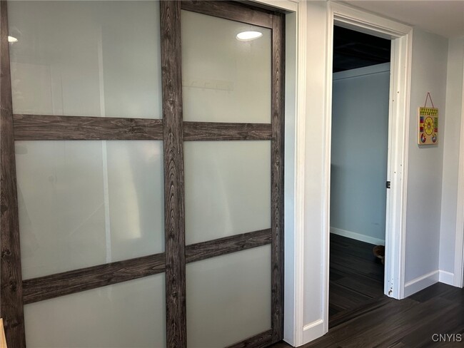 Building Photo - 302 Oakridge Dr