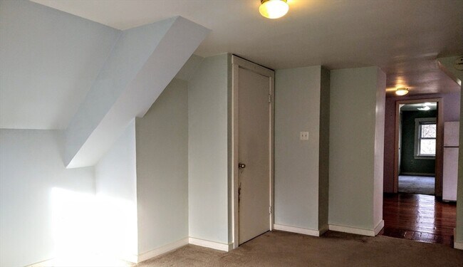 Building Photo - 176 Poplar St