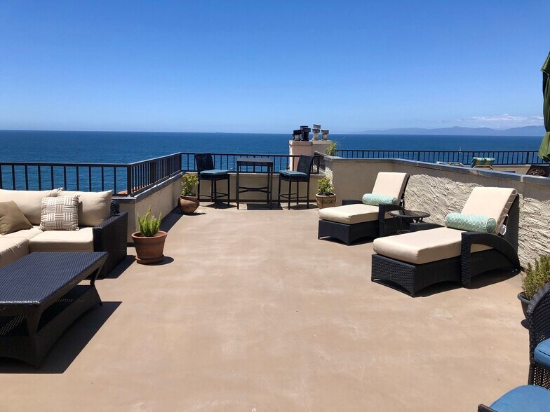 Private Ocean View Patio - 555 Esplanade