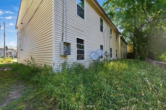 Building Photo - 711 Easy St